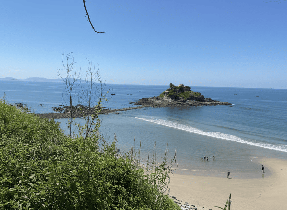 Vong Nguyet Beach overlooking Vung Tau's coastline